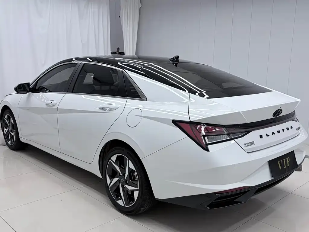 Hyundai Elantra — фото 5