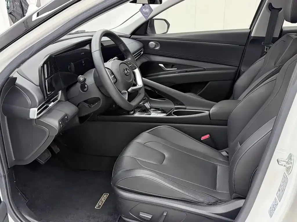 Hyundai Elantra — фото 9