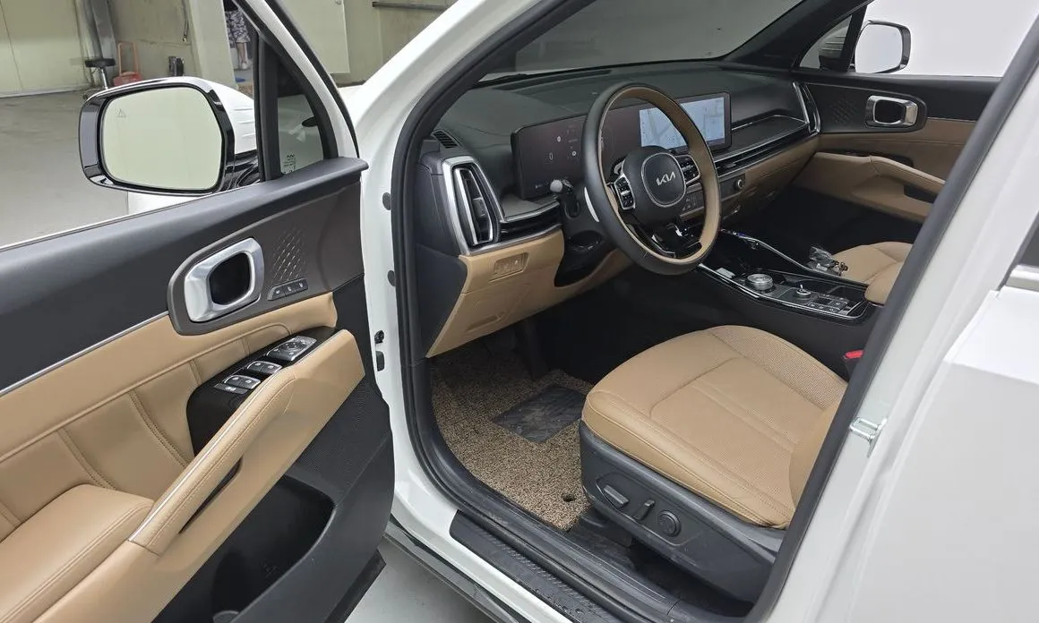 Kia Sorento — фото 10