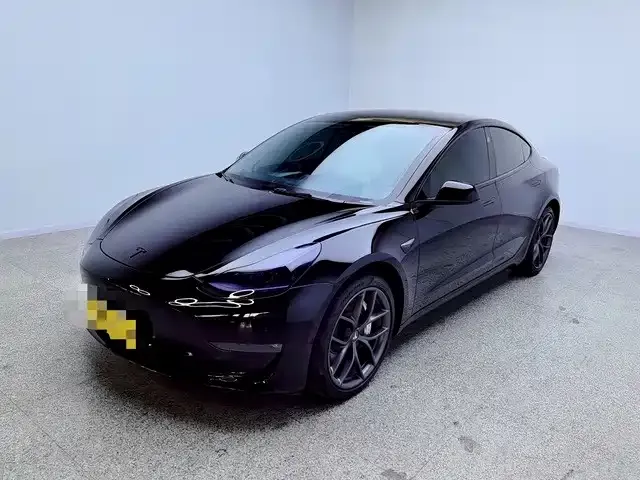 Tesla Model 3 — фото 1