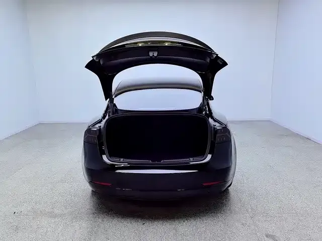 Tesla Model 3 — фото 10