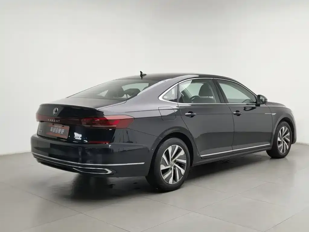 Volkswagen Passat PHEV — фото 7