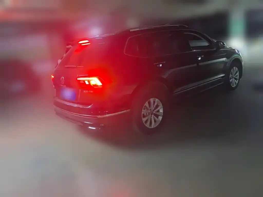 Volkswagen Tiguan L — фото 3