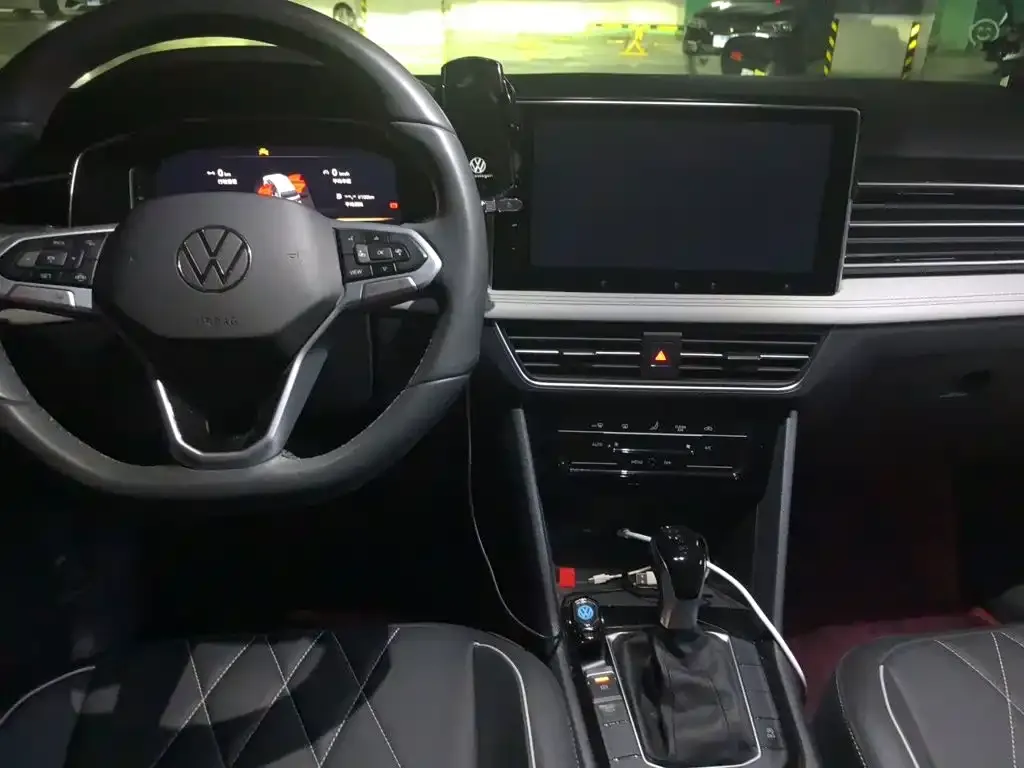 Volkswagen Tiguan L — фото 2