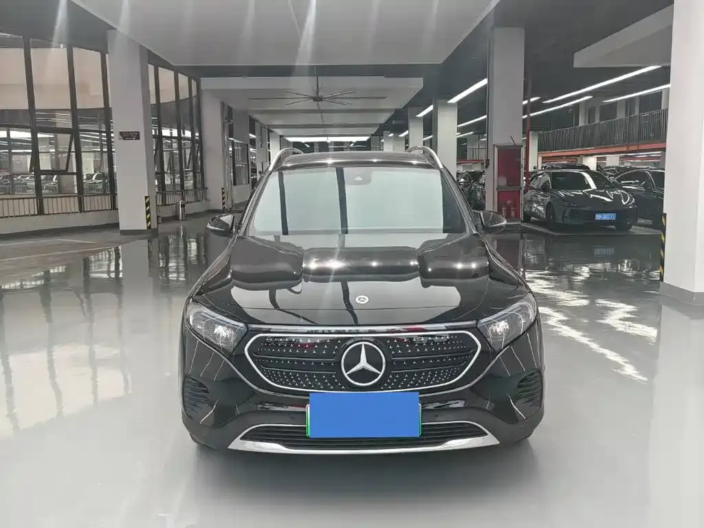 Mercedes-Benz EQB — фото 1