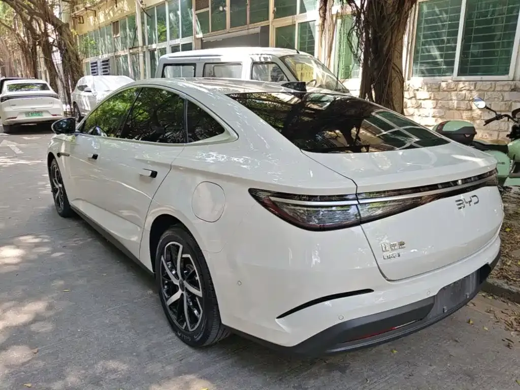 BYD Seal 07 DM-i — фото 9