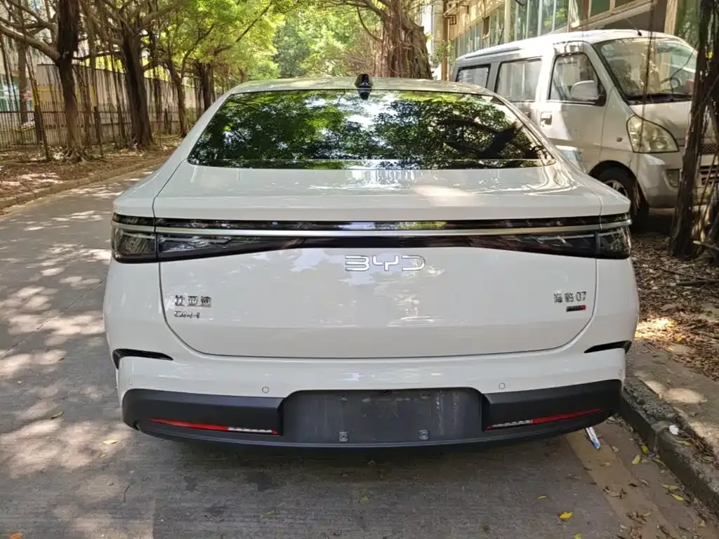 BYD Seal 07 DM-i — фото 8
