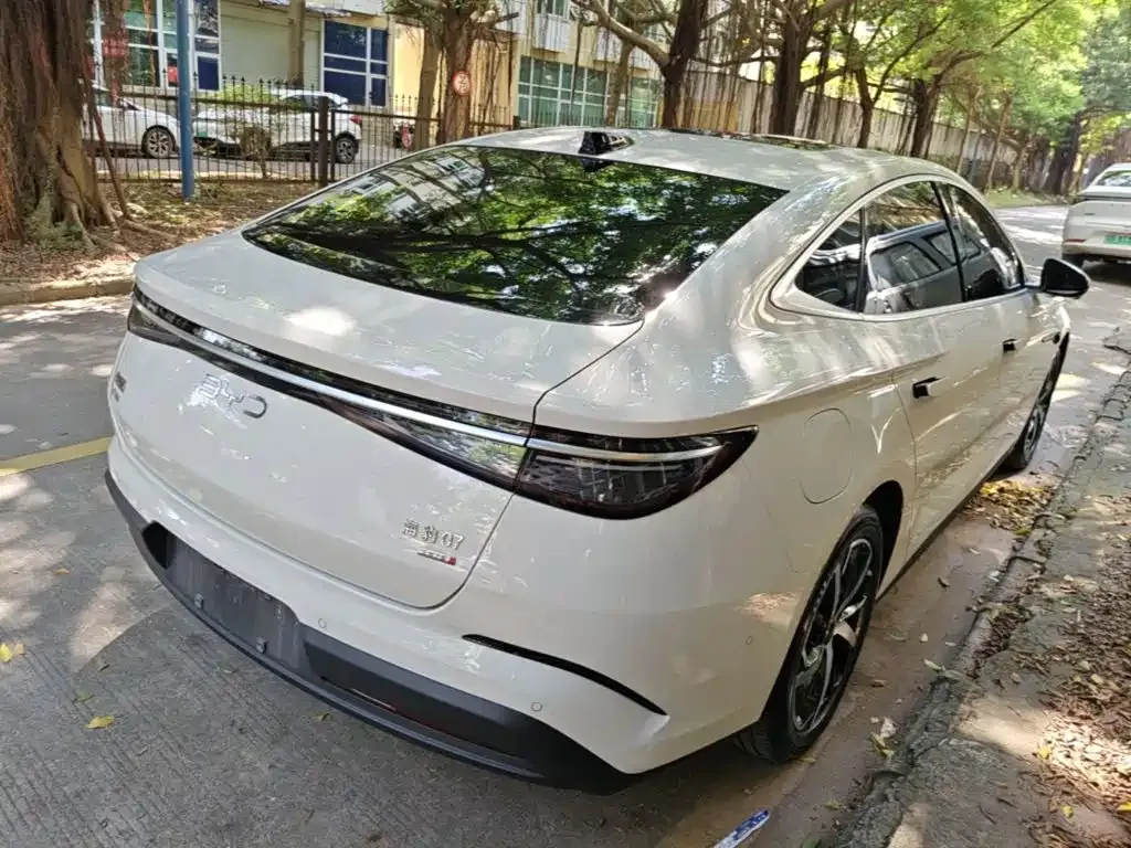 BYD Seal 07 DM-i — фото 7