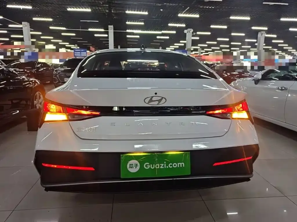 Hyundai Elantra — фото 6