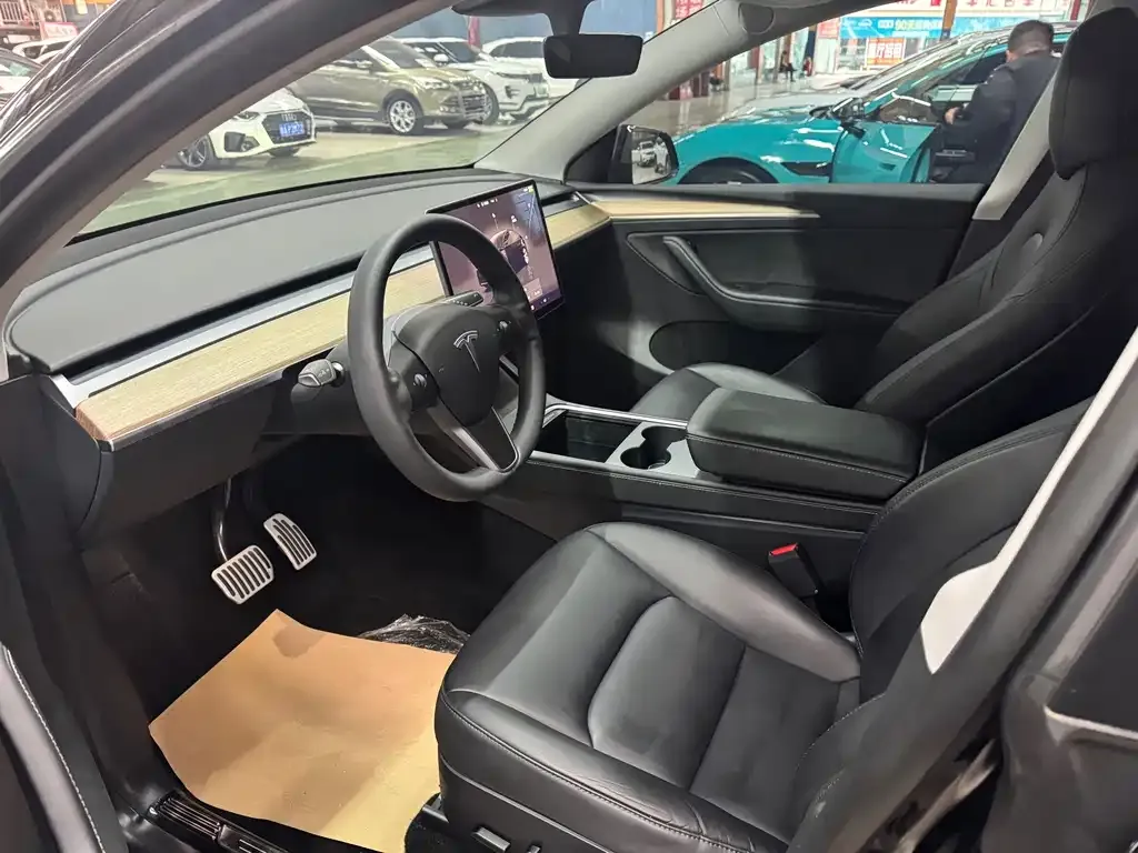 Tesla Model Y — фото 6