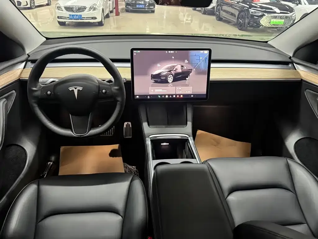 Tesla Model Y — фото 8