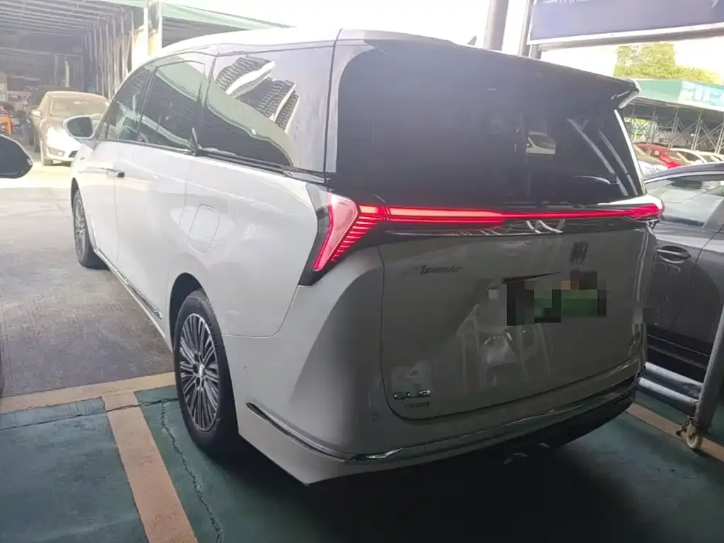 Buick GL8 Hybrid — фото 3