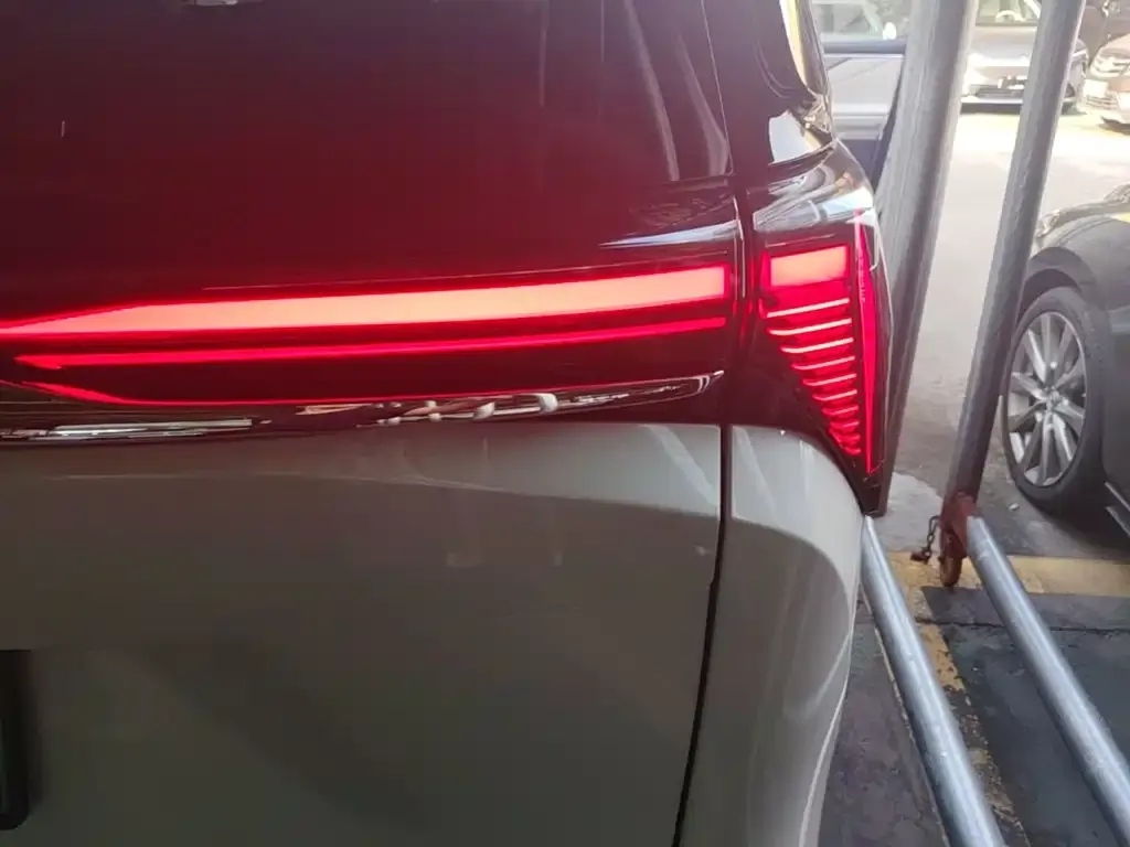 Buick GL8 Hybrid — фото 2