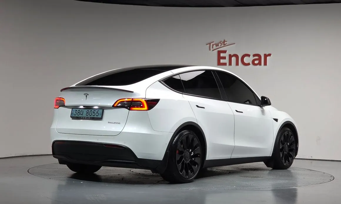 Tesla Model Y — фото 2