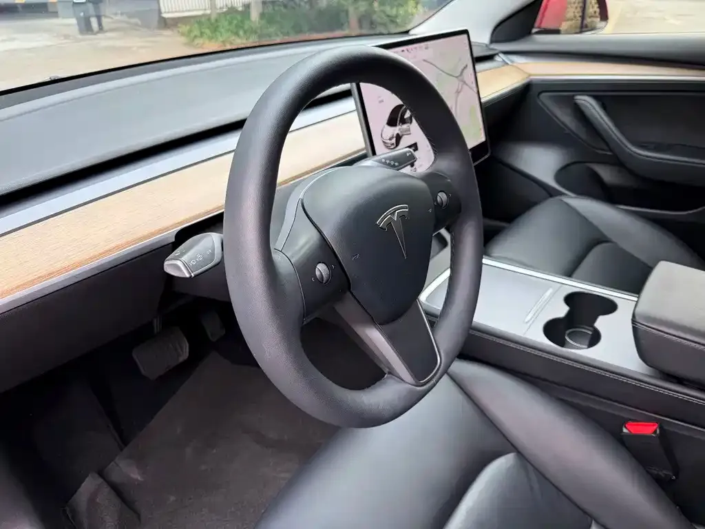Tesla Model 3 — фото 8