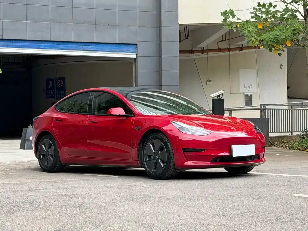 Tesla Model 3 — фото 7