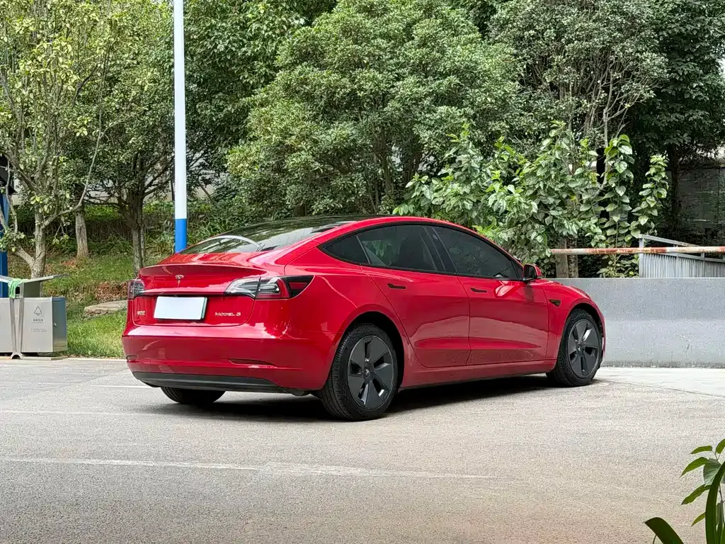 Tesla Model 3 — фото 6