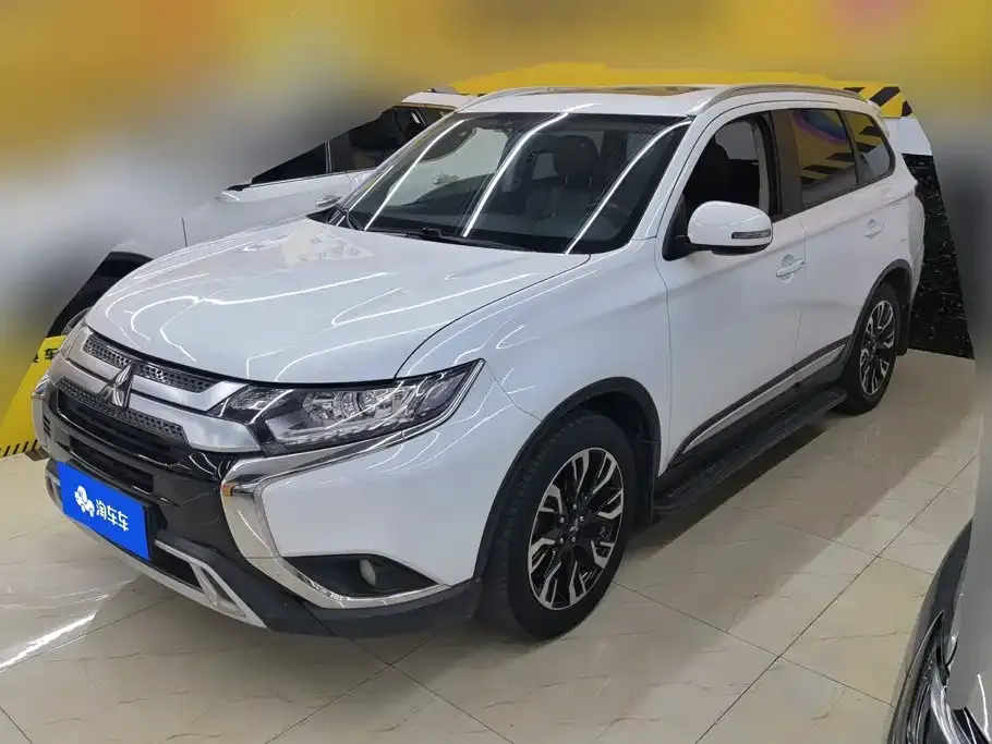 Mitsubishi Outlander — фото 1