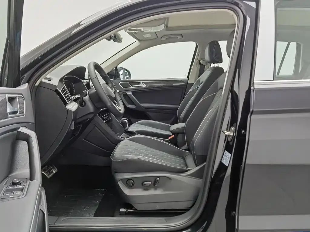 Volkswagen Tiguan L — фото 5