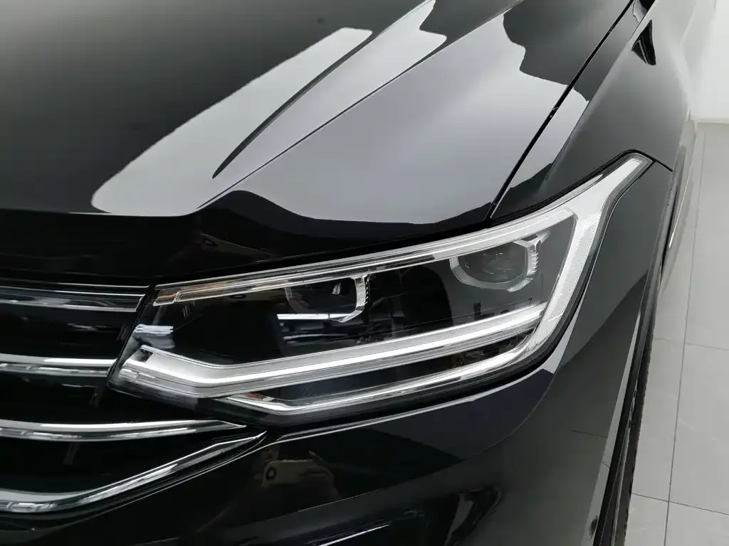 Volkswagen Tiguan L — фото 10