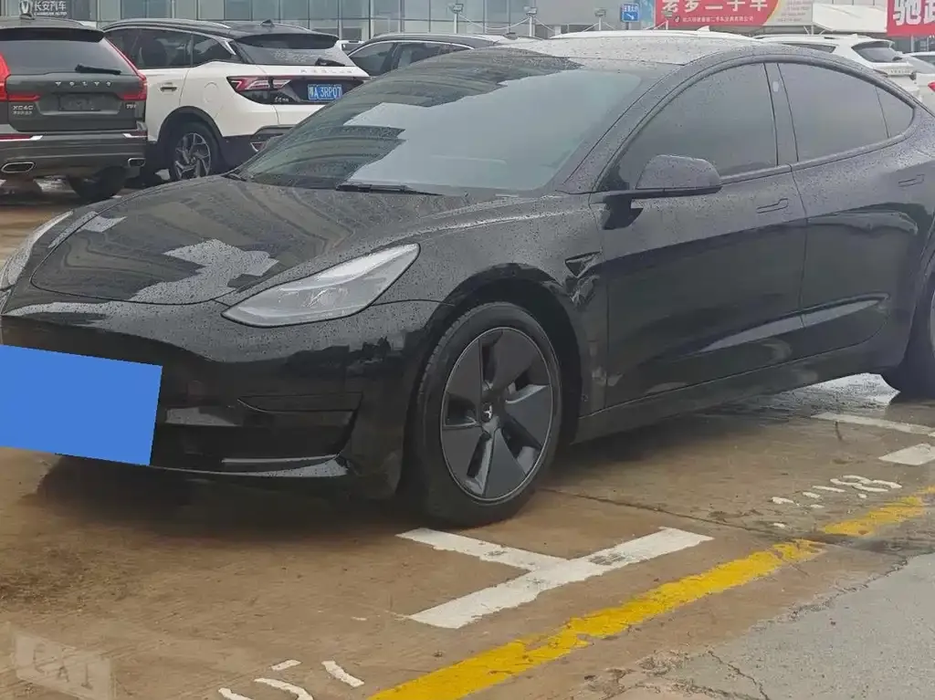Tesla Model 3 — фото 1