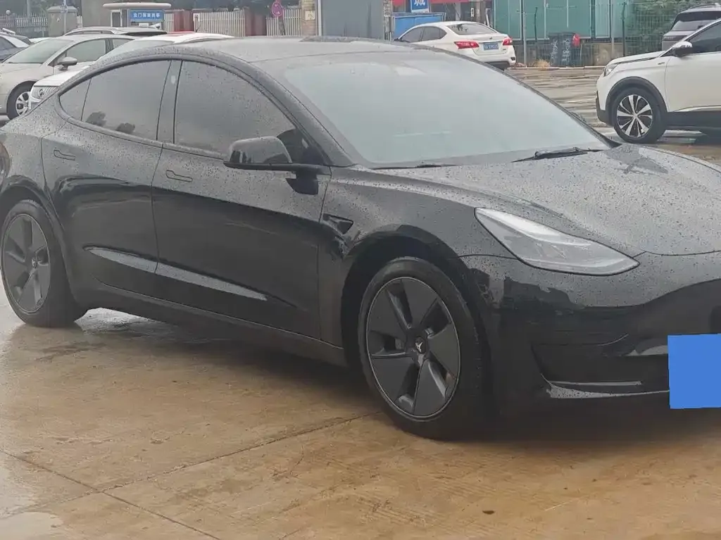 Tesla Model 3 — фото 3