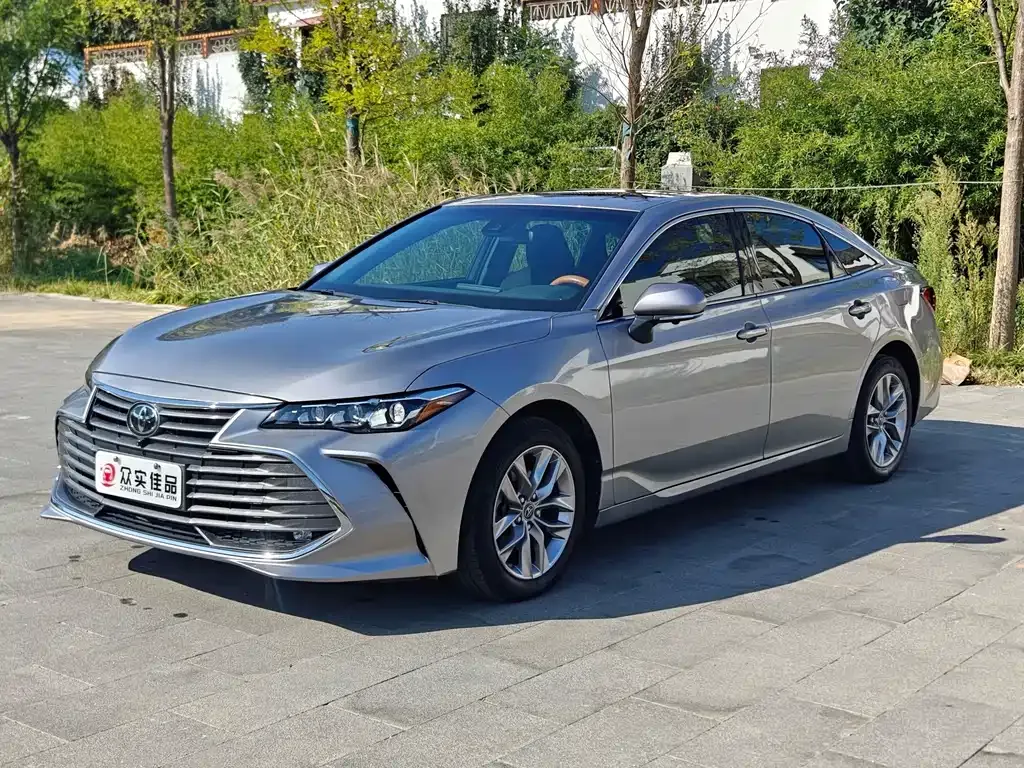 Toyota Avalon — фото 1