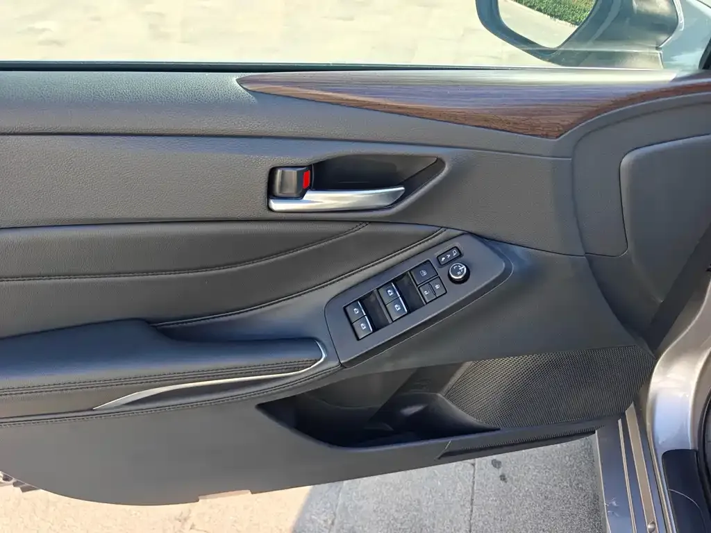 Toyota Avalon — фото 10