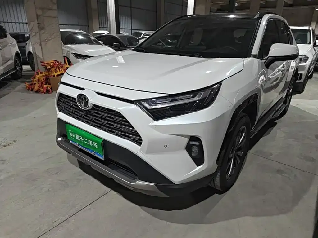 Toyota RAV4 — фото 1