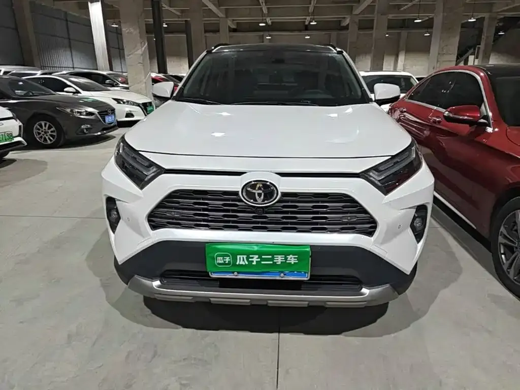 Toyota RAV4 — фото 5
