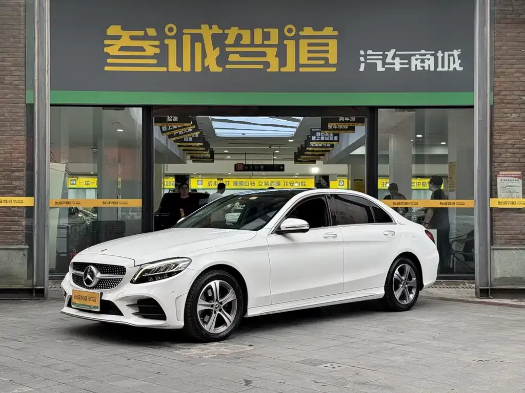 Mercedes-Benz C-Class — фото 1