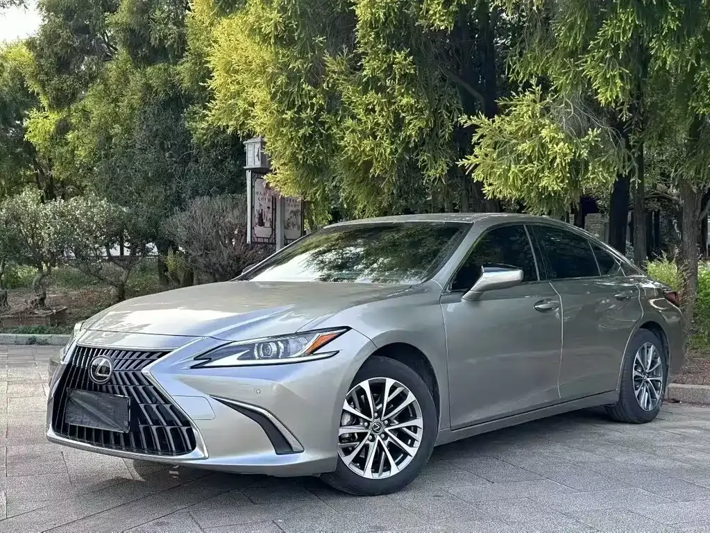 Lexus ES — фото 1