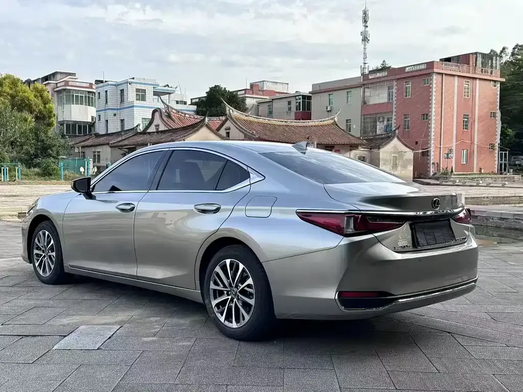 Lexus ES — фото 6
