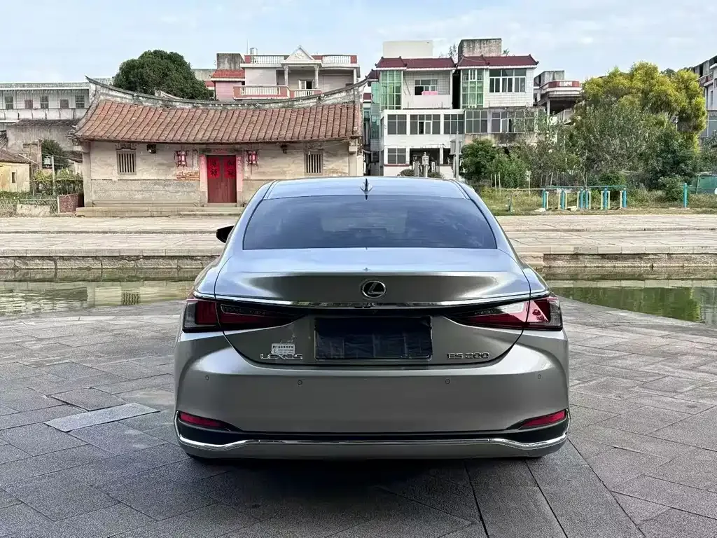 Lexus ES — фото 8
