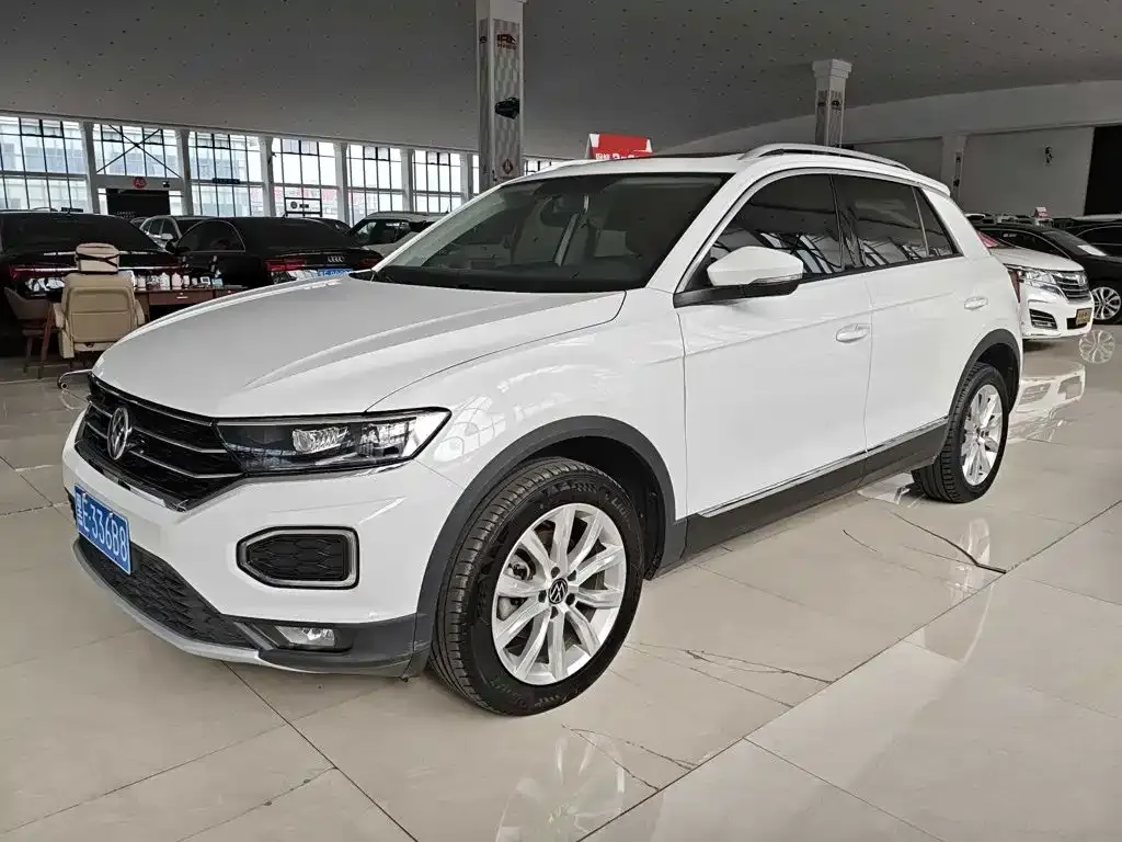 Volkswagen T-Roc — фото 1