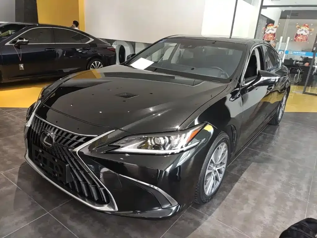 Lexus ES — фото 1