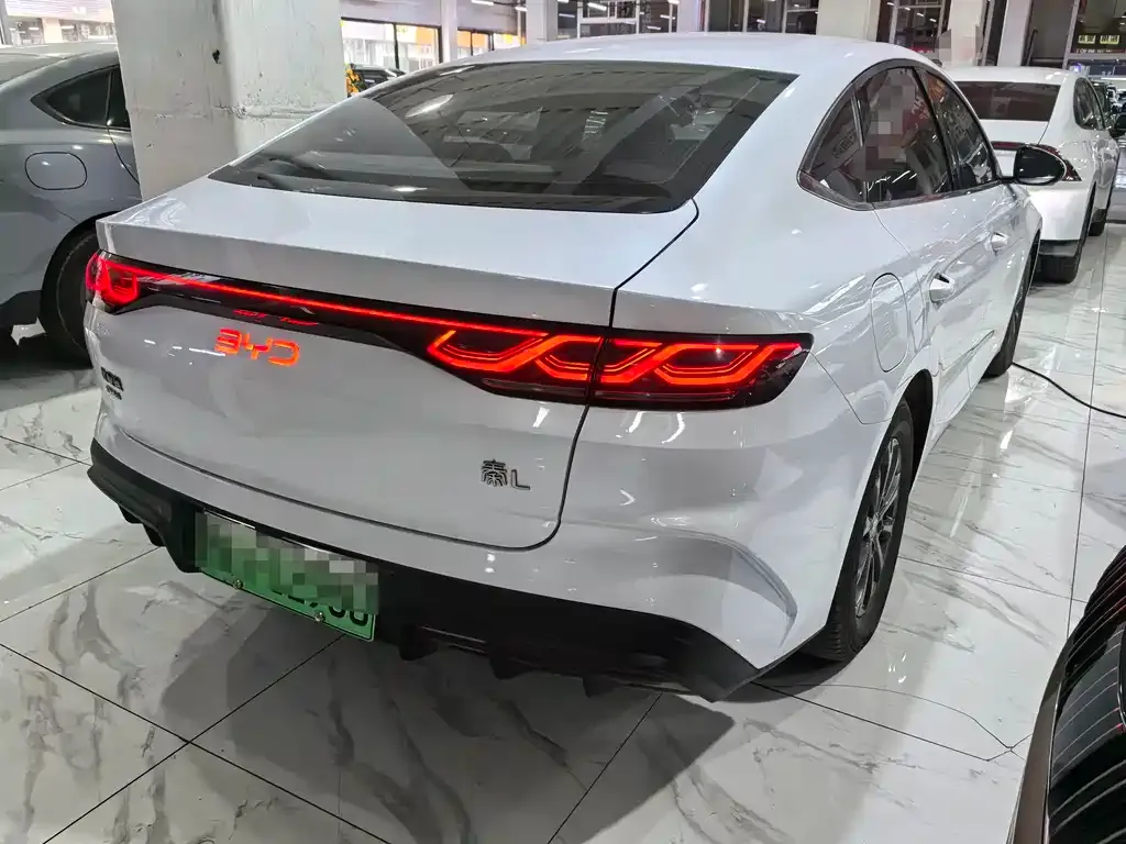 BYD Qin L — фото 8