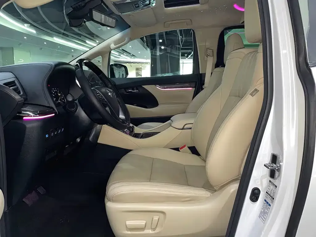 Toyota Alphard — фото 8