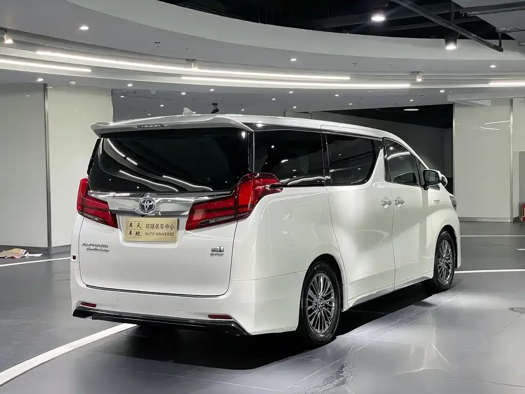 Toyota Alphard — фото 6