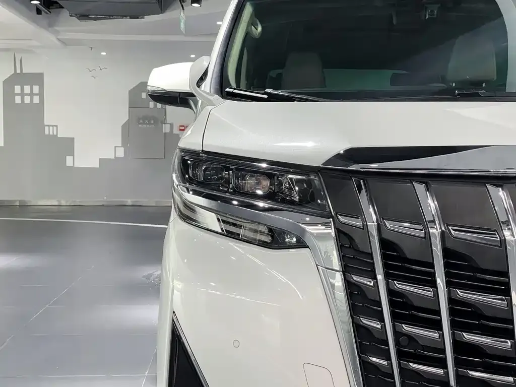 Toyota Alphard — фото 3