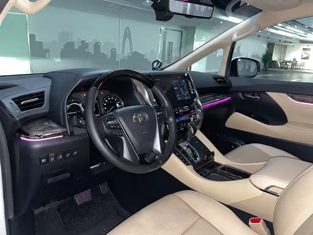 Toyota Alphard — фото 7
