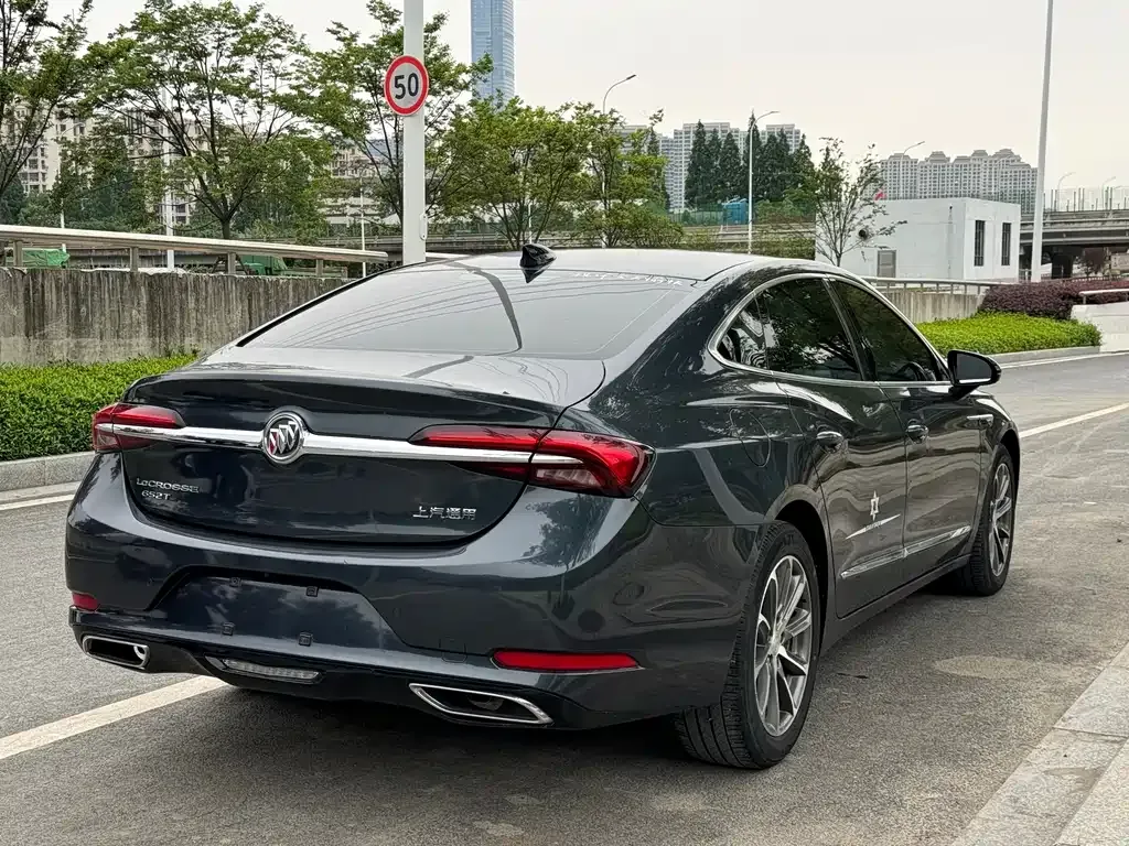 Buick LaCrosse — фото 9