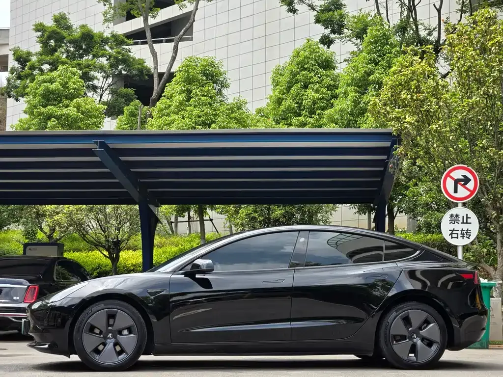 Tesla Model 3 — фото 9