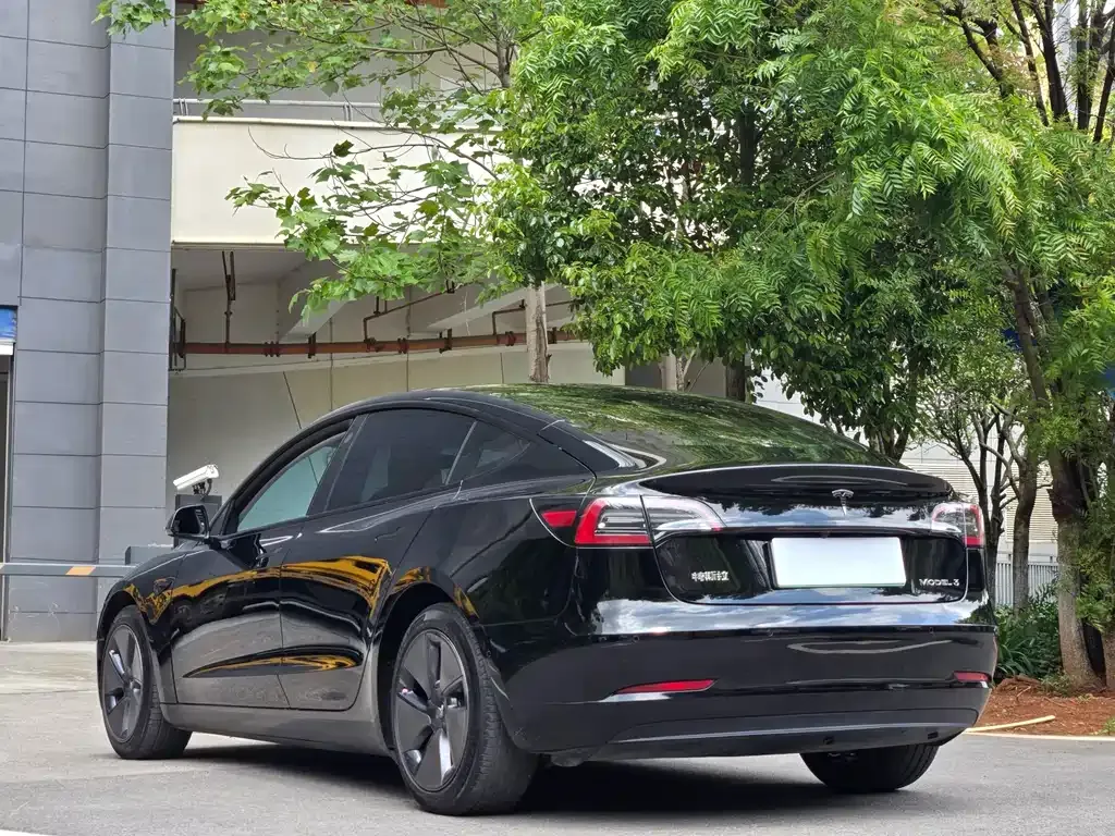 Tesla Model 3 — фото 8