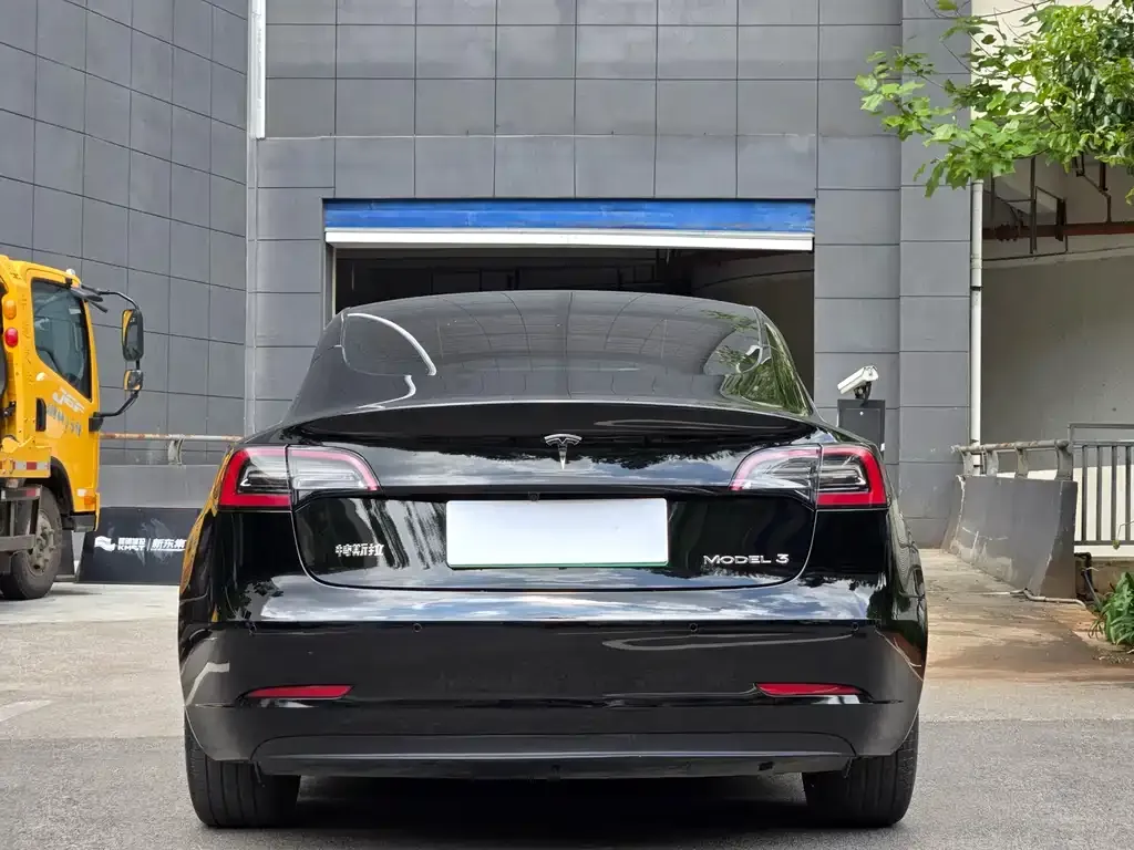 Tesla Model 3 — фото 4