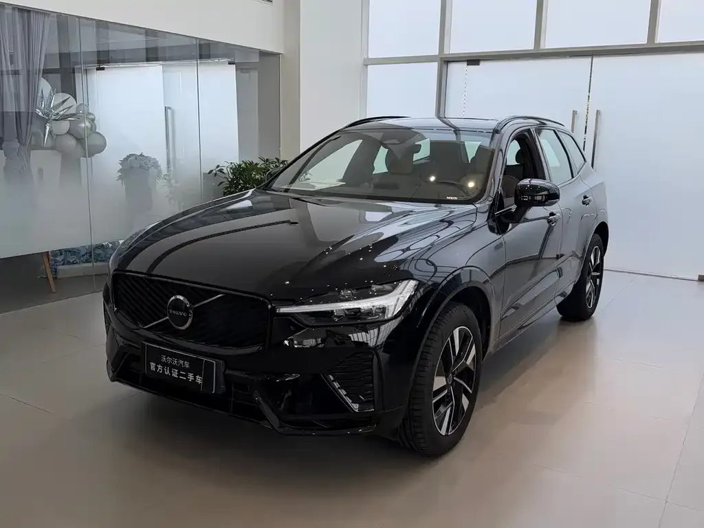 Volvo XC60 — фото 1