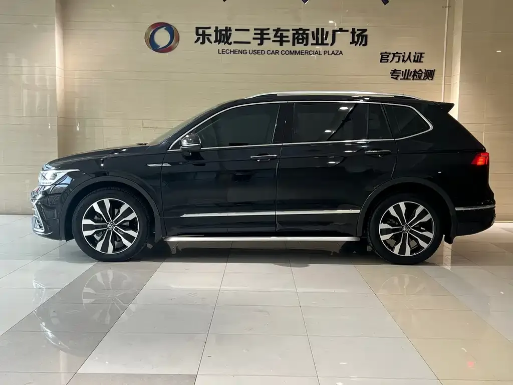 Volkswagen Tiguan L — фото 8