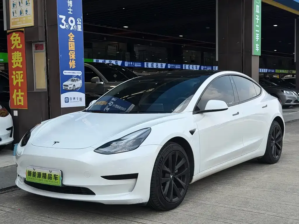 Tesla Model 3 — фото 1