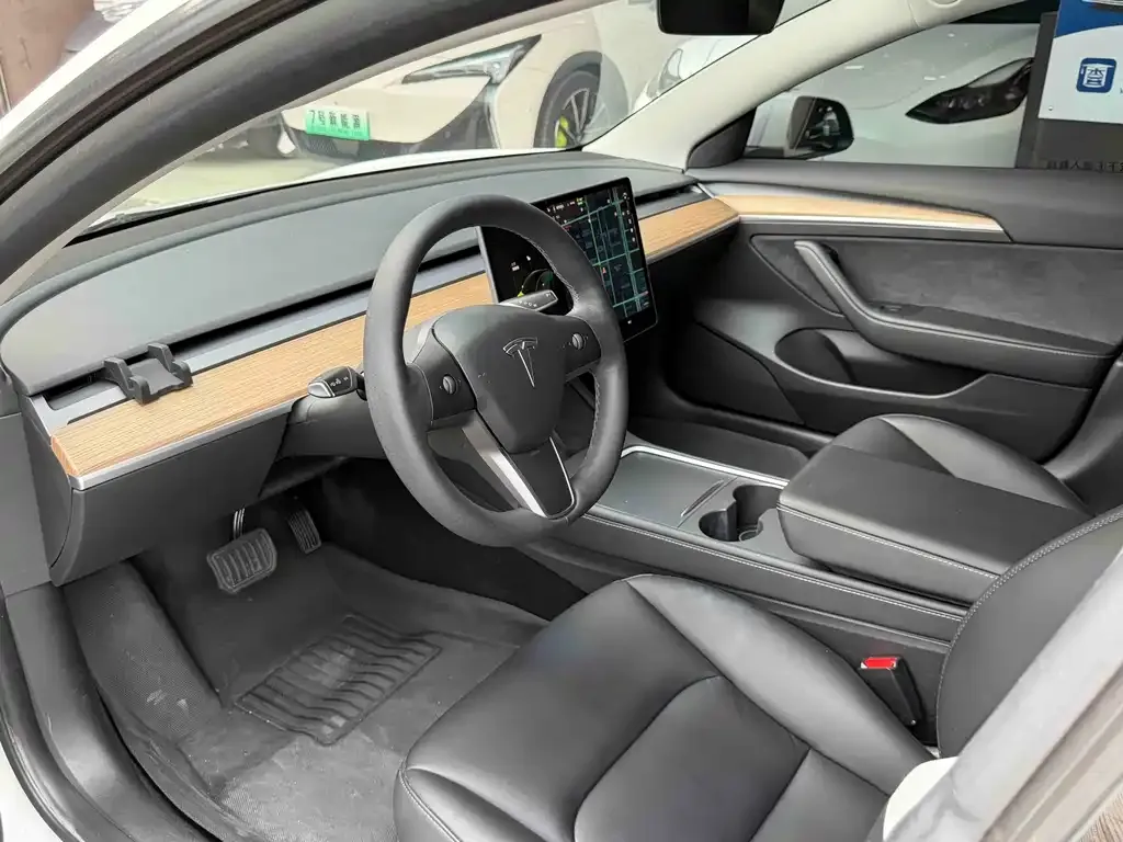 Tesla Model 3 — фото 5