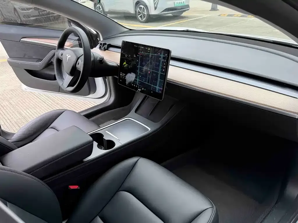Tesla Model 3 — фото 3